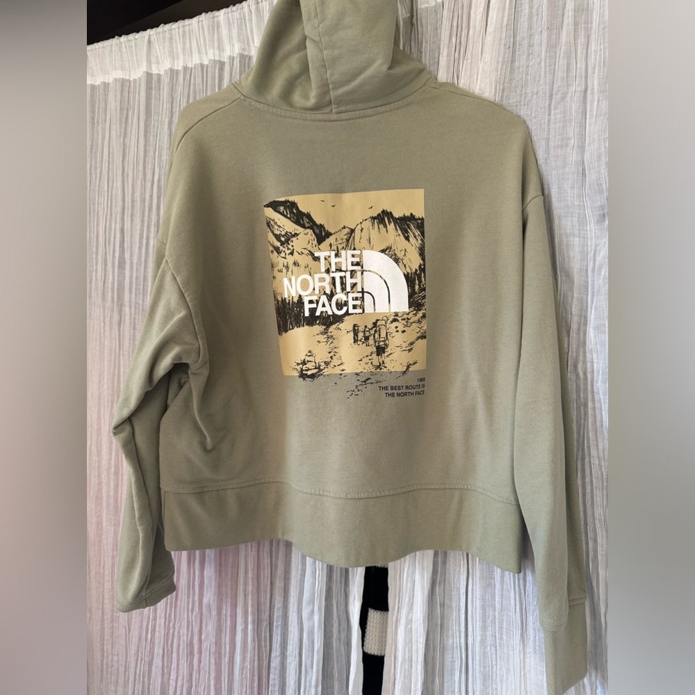 Women’s North face Sweater